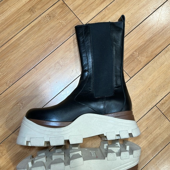 Free People Phoenix Chelsea Boots black size 39/8.5 - Picture 5 of 16